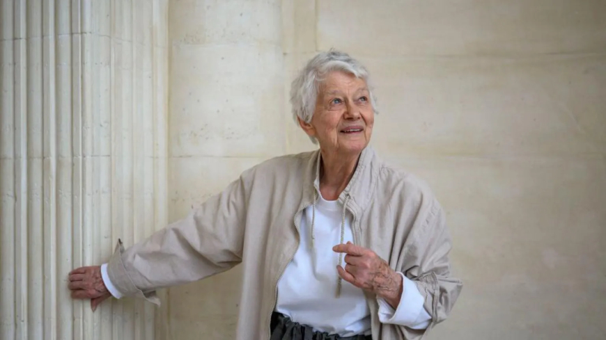 Gallery opens exhibition of works by Bridget Riley